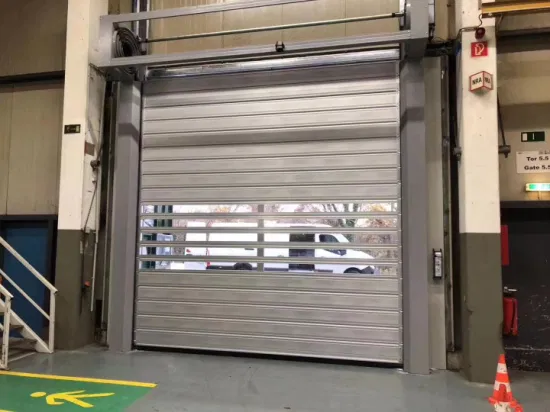 Puerta de garaje de seguridad en espiral con aislamiento térmico duro de aleación de aluminio automática industrial, rendimiento de alta velocidad, enrollable rápido, persiana enrollable de acción rápida